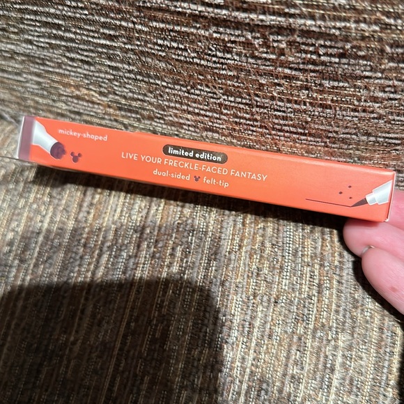 New in box Mickey mouse eyeliner with Mickey stamp (brown) - Picture 2 of 3